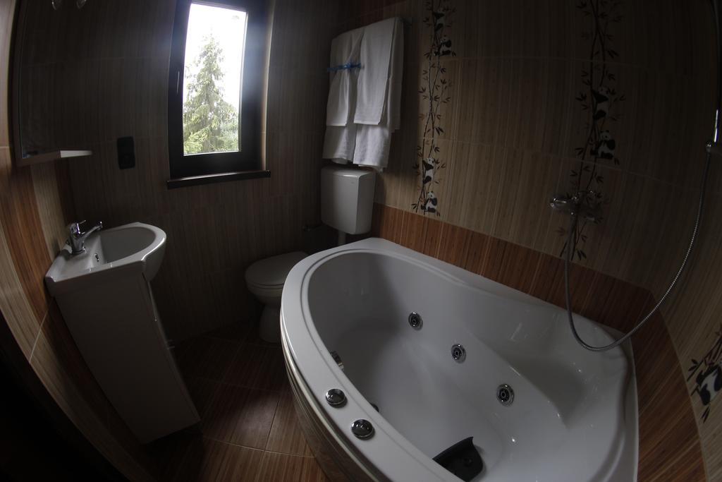 Отель Casa Laur Cu Plaja Privata Колибица Экстерьер фото