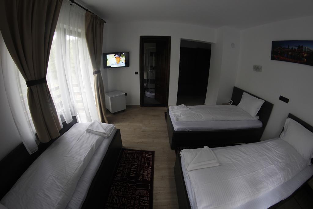 Отель Casa Laur Cu Plaja Privata Колибица Экстерьер фото