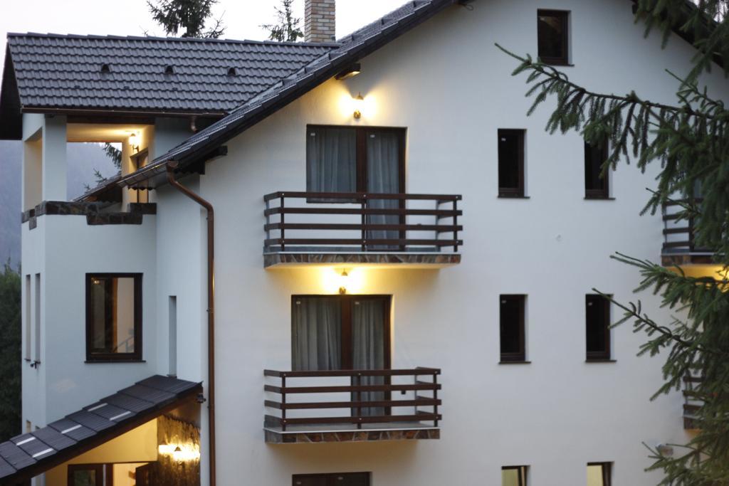 Отель Casa Laur Cu Plaja Privata Колибица Экстерьер фото